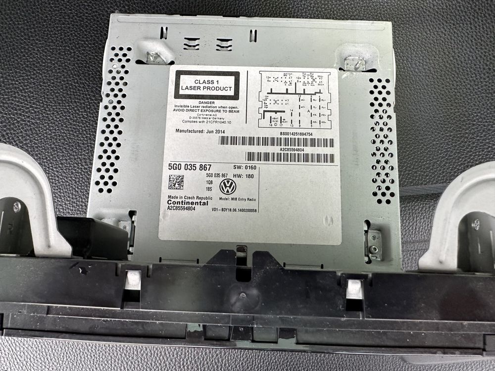 Radio CD volkswagen golf 7 cu rama adaptoare inclusa