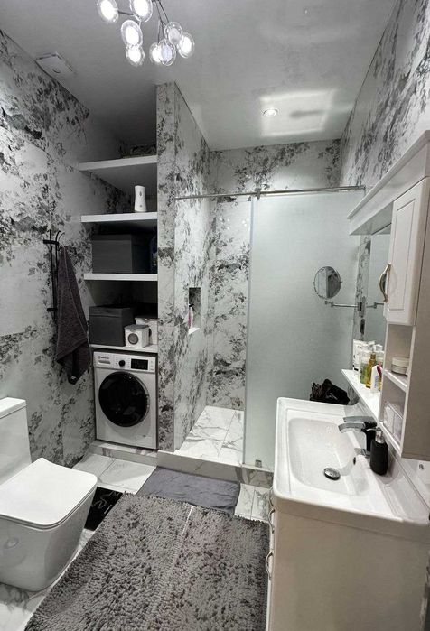 Срочно!!! Сдаётся 1Х 5/9 евро кв центр города в Метро ойбек а28