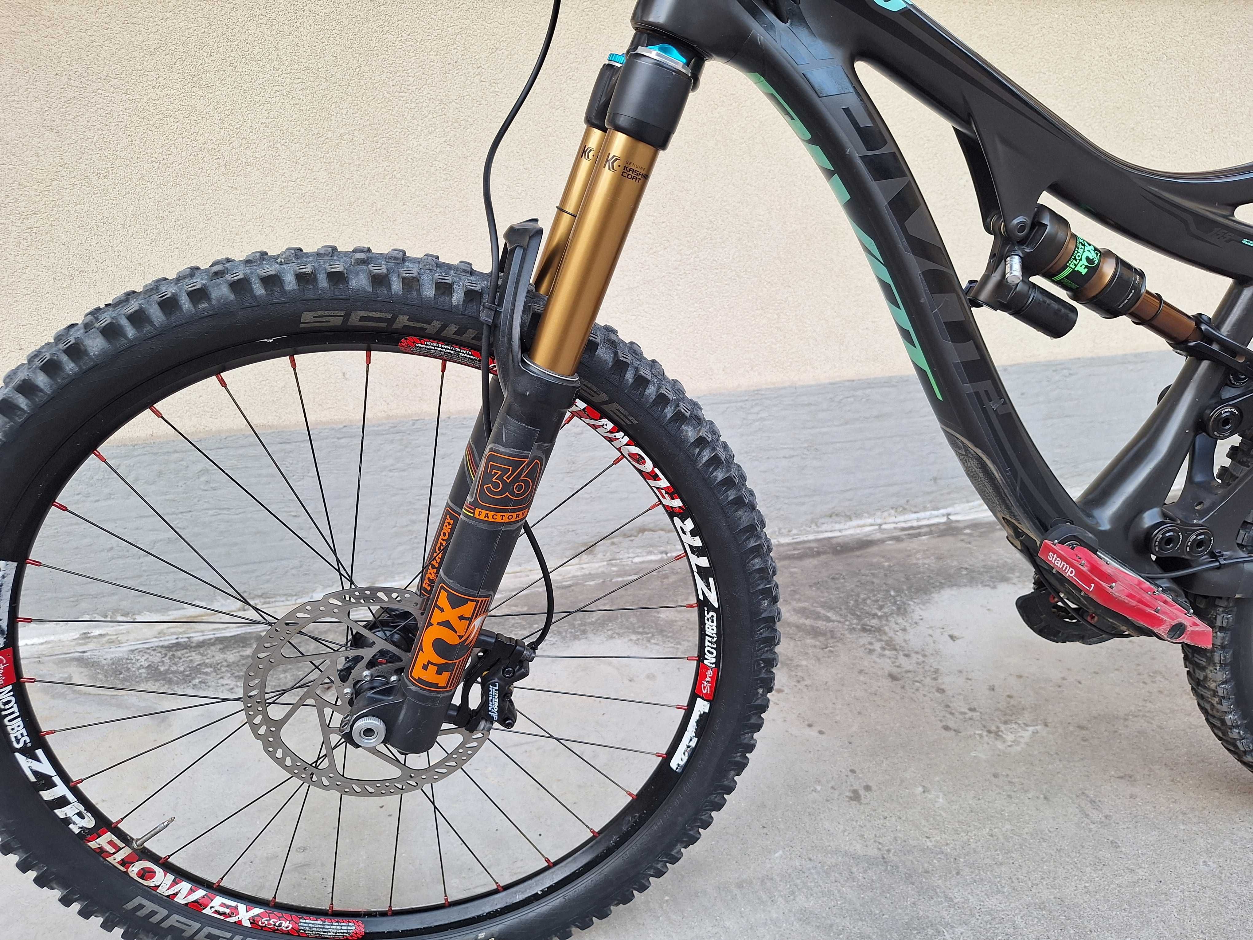 Pivot Mach 6 Carbon Team