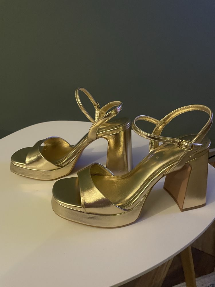 Sandale stradivarius