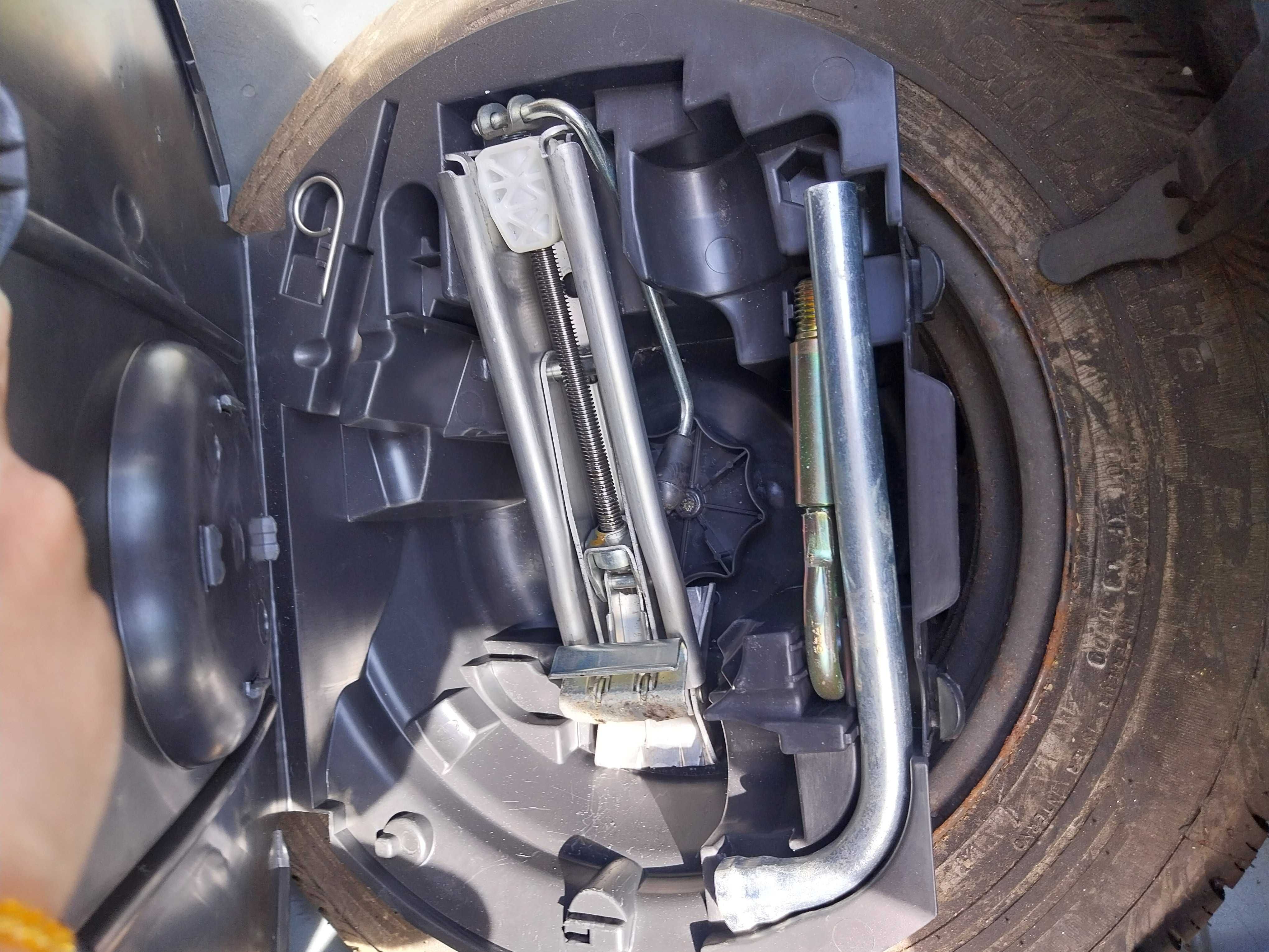 VW Polo 1,4  Колата е добре поддържана. Газ/бензин, икономична.