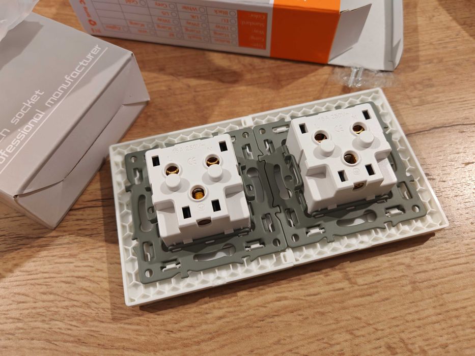 Стъклен контакт два броя двоини