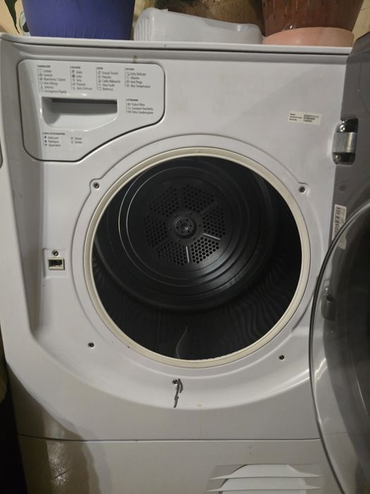 Сушилня ARISTON Hotpoint Aqualtis 9kg