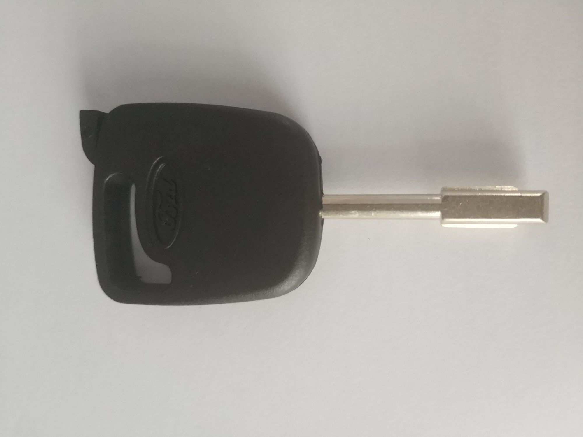 Обикновен ключ за Ford,с място за чип транспондер.