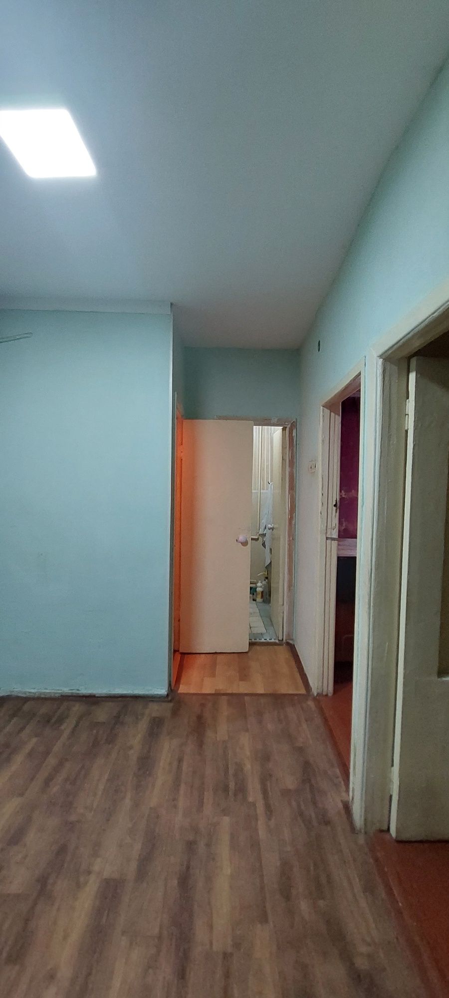 2 ком. квартира (2/1/2), 60 м². Сергели, Спутник 5. Дом кирпичный.