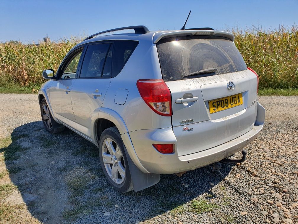 Dezmembrez Toyota Rav 4 2.2 D-CAT 2009