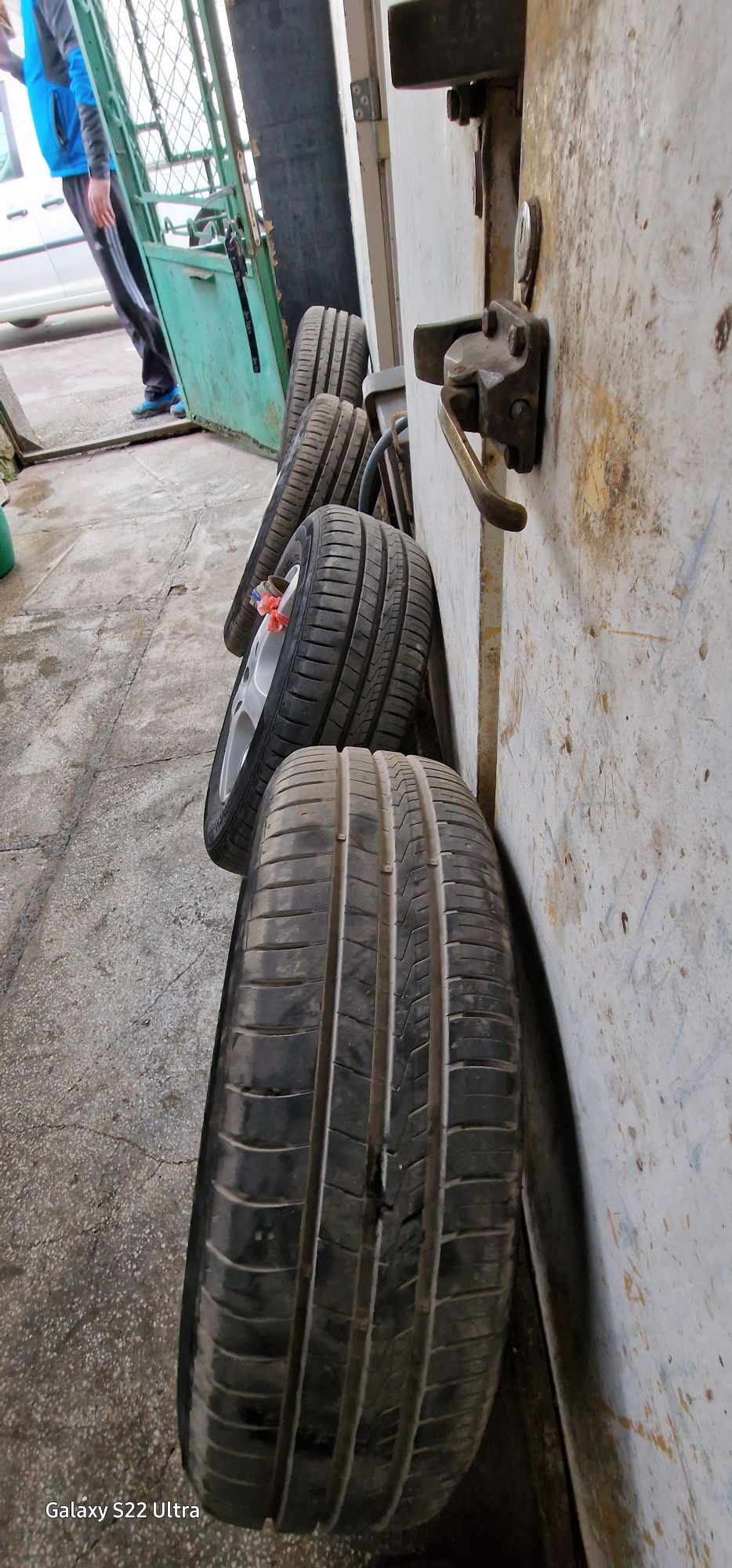 Продавам джанти 5x112 R15 ронал с летни гуми 195/60/15