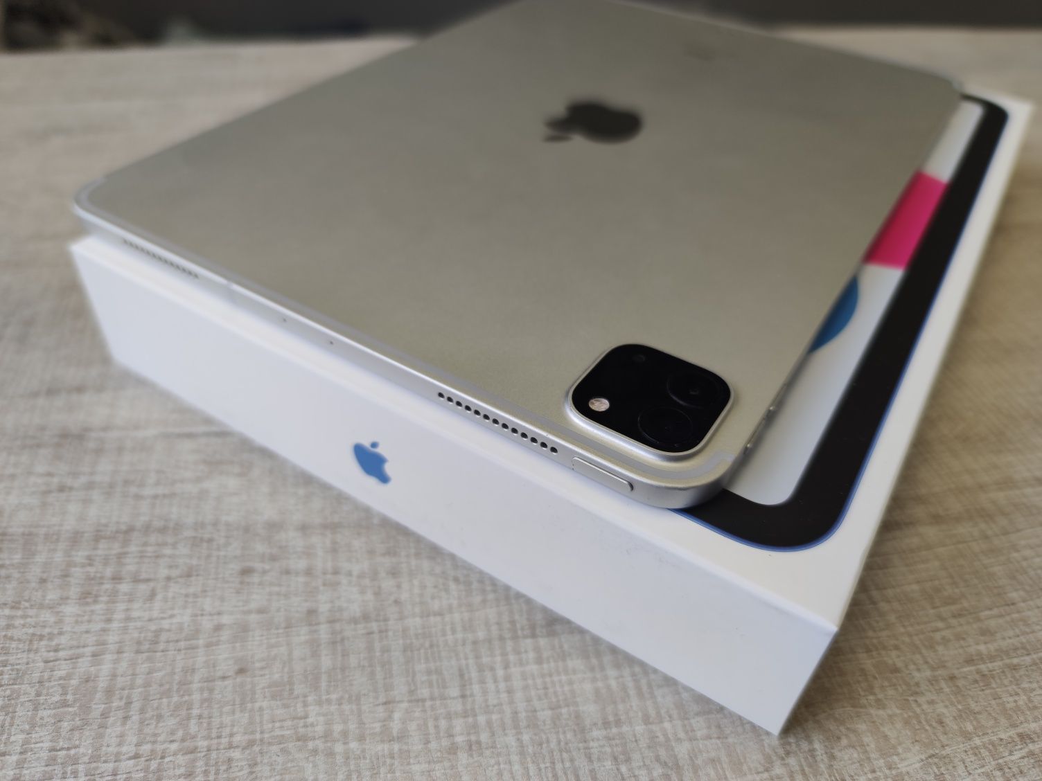 iPad Pro 11-inch 2nd gen 512GB Wi-fi Cellular Magic Keyboard