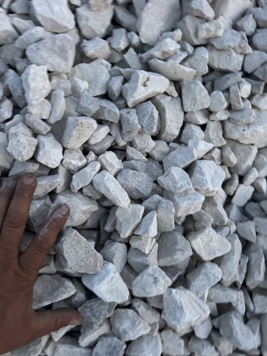 Piatra decorativa,agregate,pamant,amestec beton,nisip,calcar,marmura