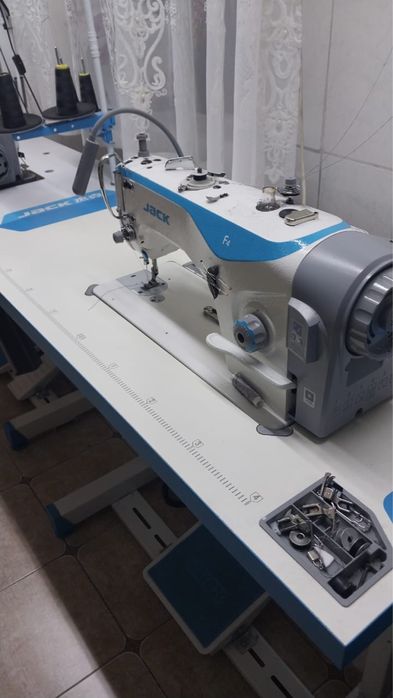 Продам швейную машинку juck