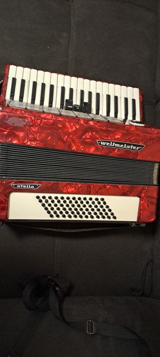 Vând acordeon weltmeister stella