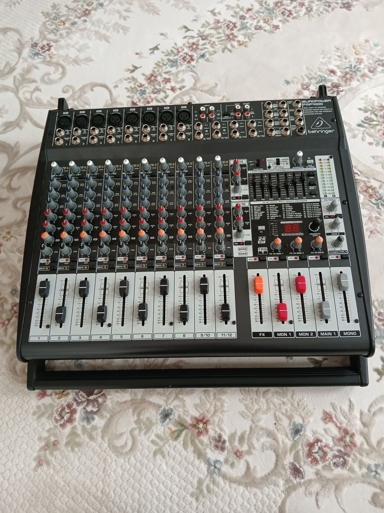 Mixer behringer cu amplificare