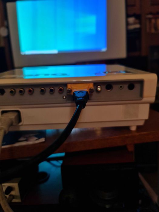 Videoproiector Benq W100