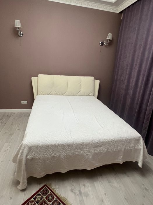 Продам двуспальную кровать отличного качества, пр-во Украина, дерево.