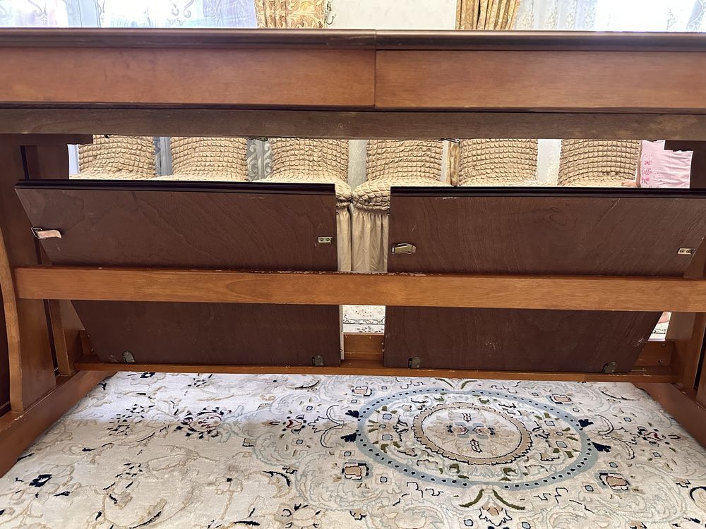 Продается стол со стульями