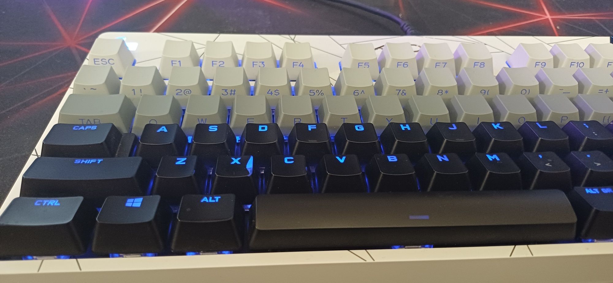 Logitech g pro KDA special edition с 2 вида кейкапове