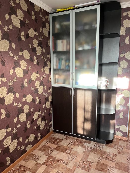 Книжный шкаф