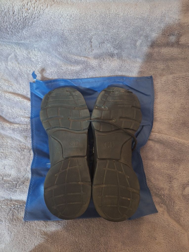 Dior b22 чисто нови