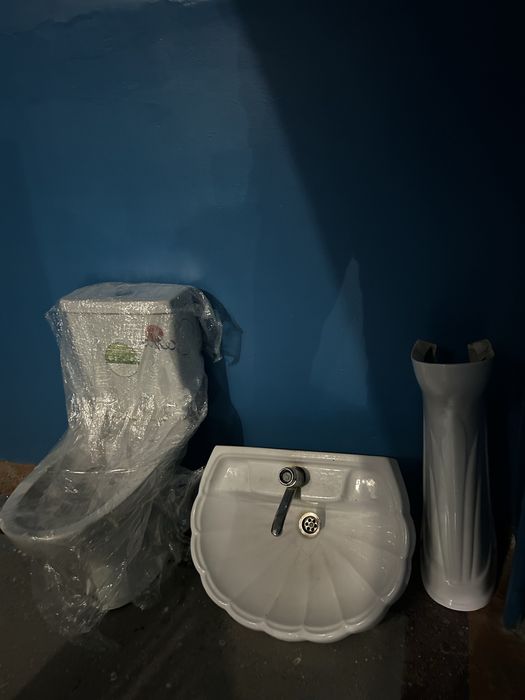 Продается унитаз, раковина тюльпан!