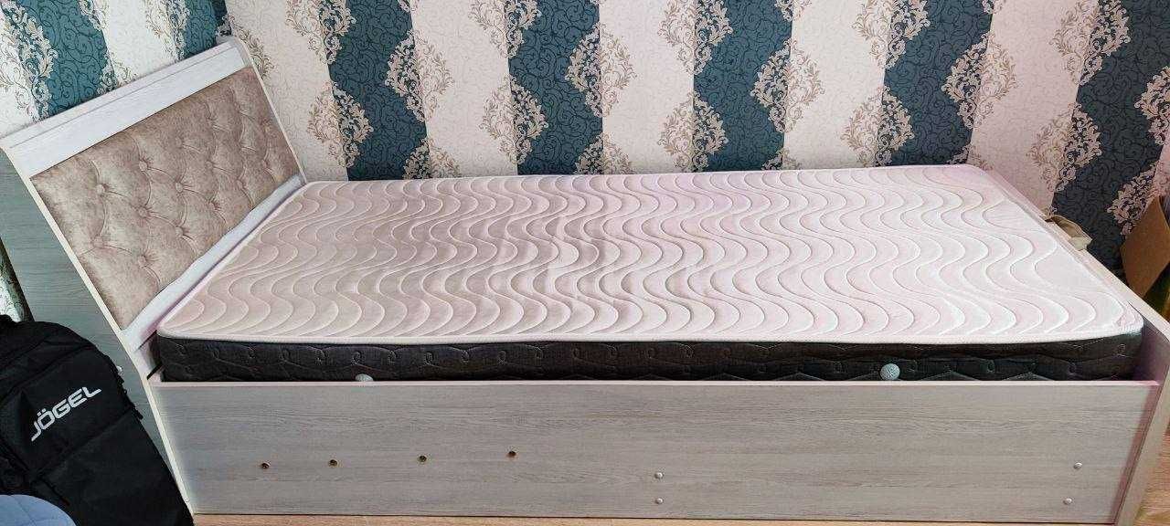 Продаю кровать 95х230