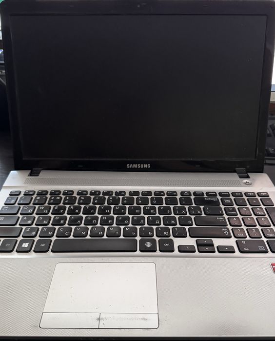 Ноутбук Samsung NP300e5e-S03RU