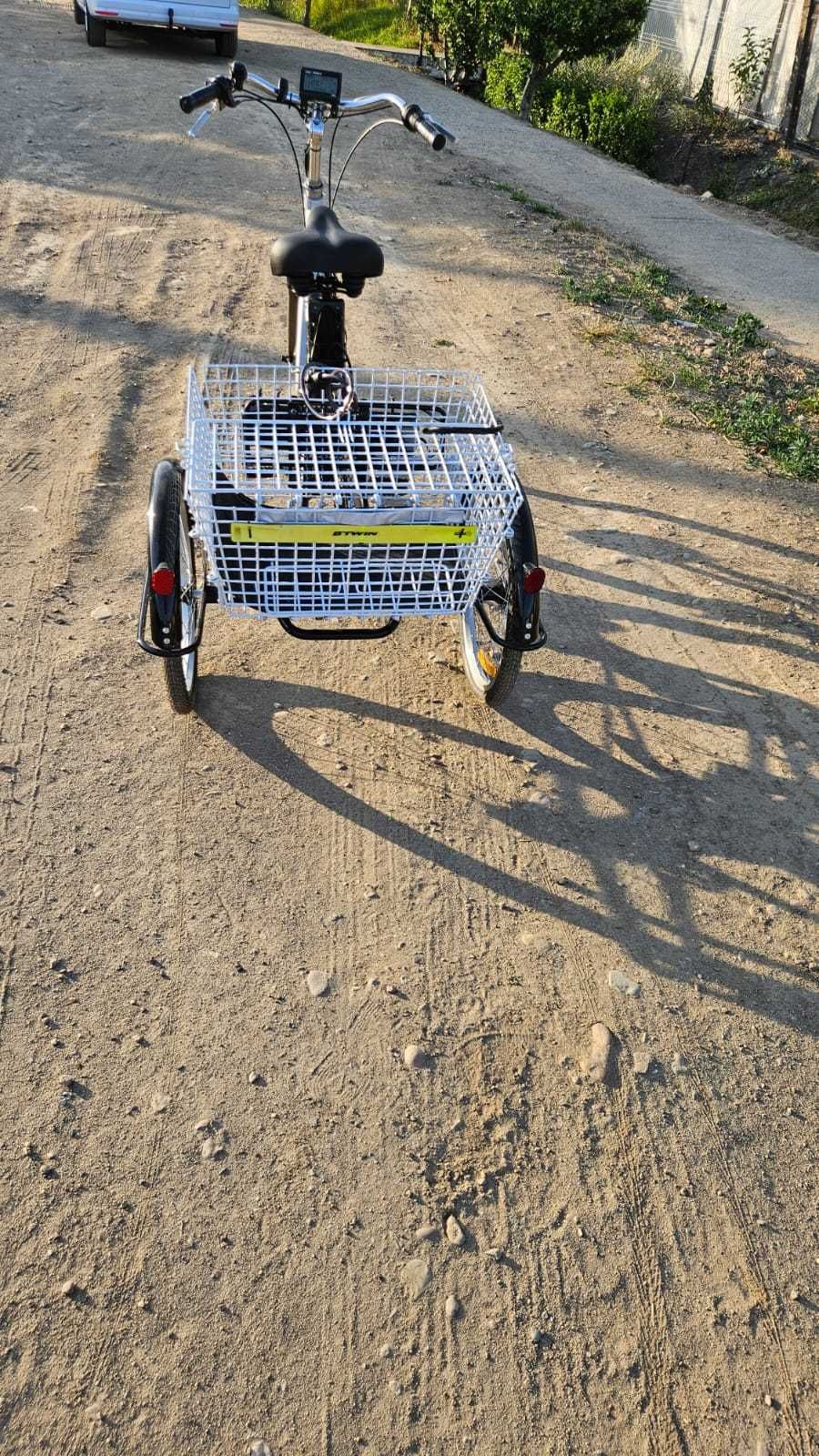 Tricicleta cu motor electric puternic , baterie noua si km putini
