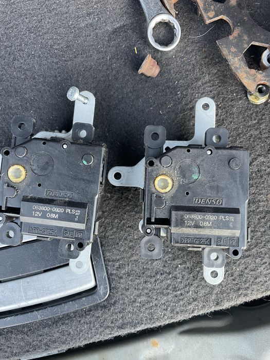 Моторче за клапата на парното тойота авенсис т27