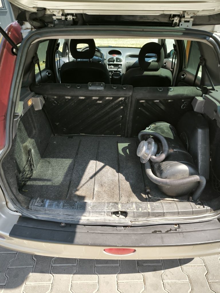 Продавам Peugeot 206 SW