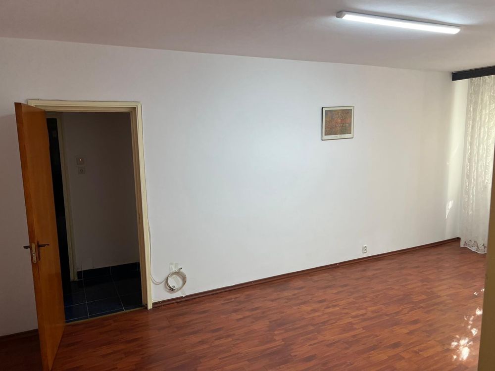 Apartament 5 camere aproape de metrou 1 Decembrie