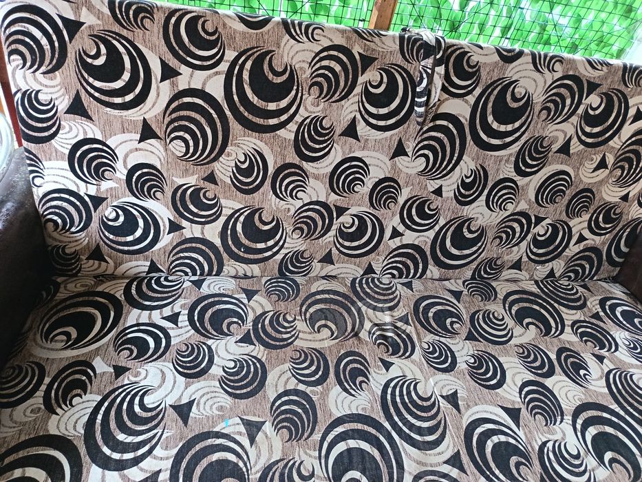 Vând canapea, extensibilã