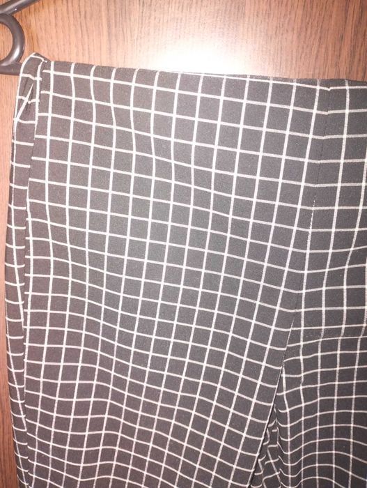 Pantaloni treggings în carouri