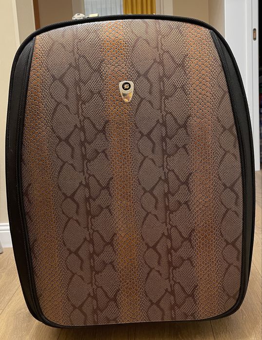 Чемодан большой для длительных поездок