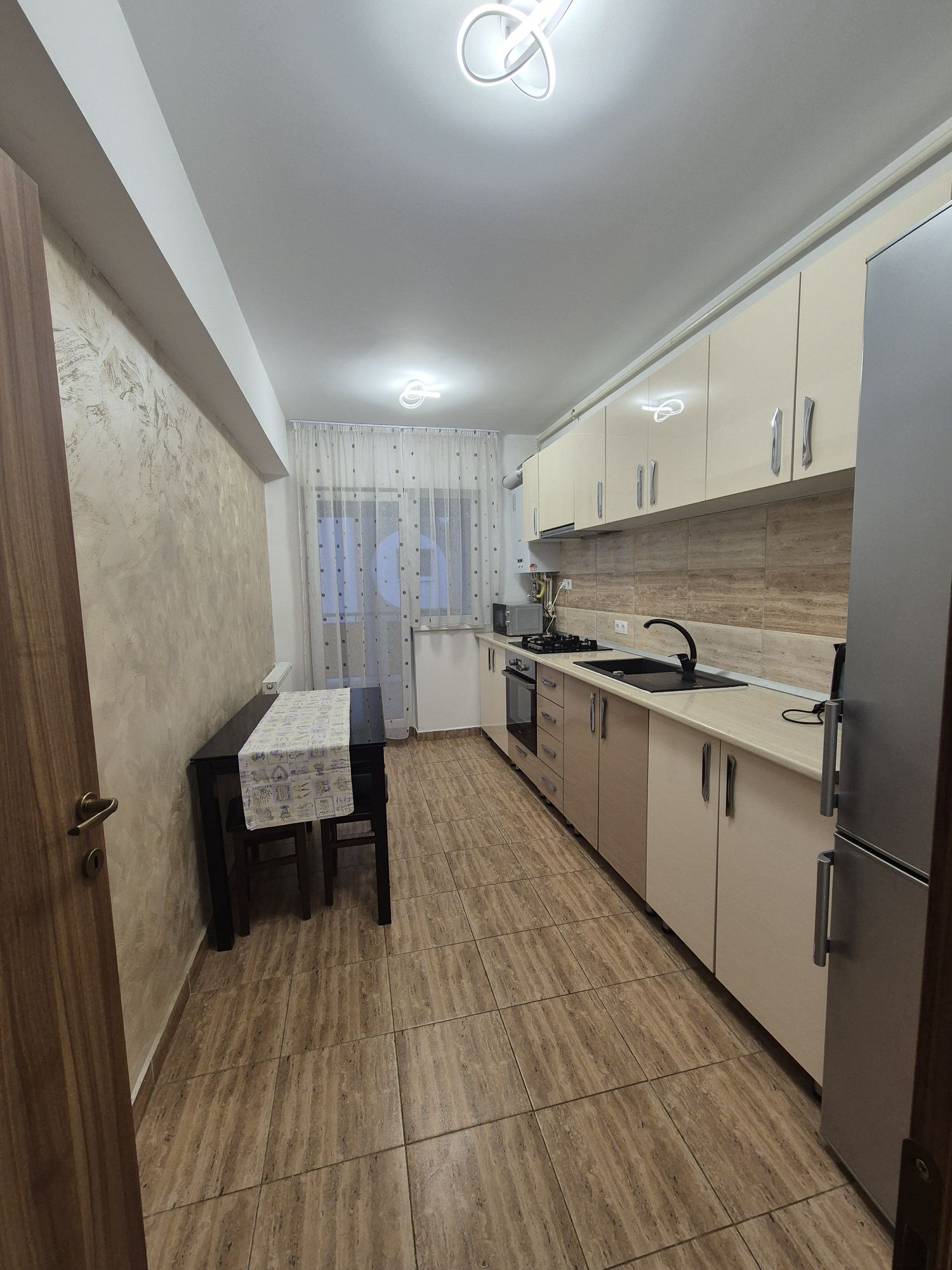 Inchiriez apartament 3 camere
