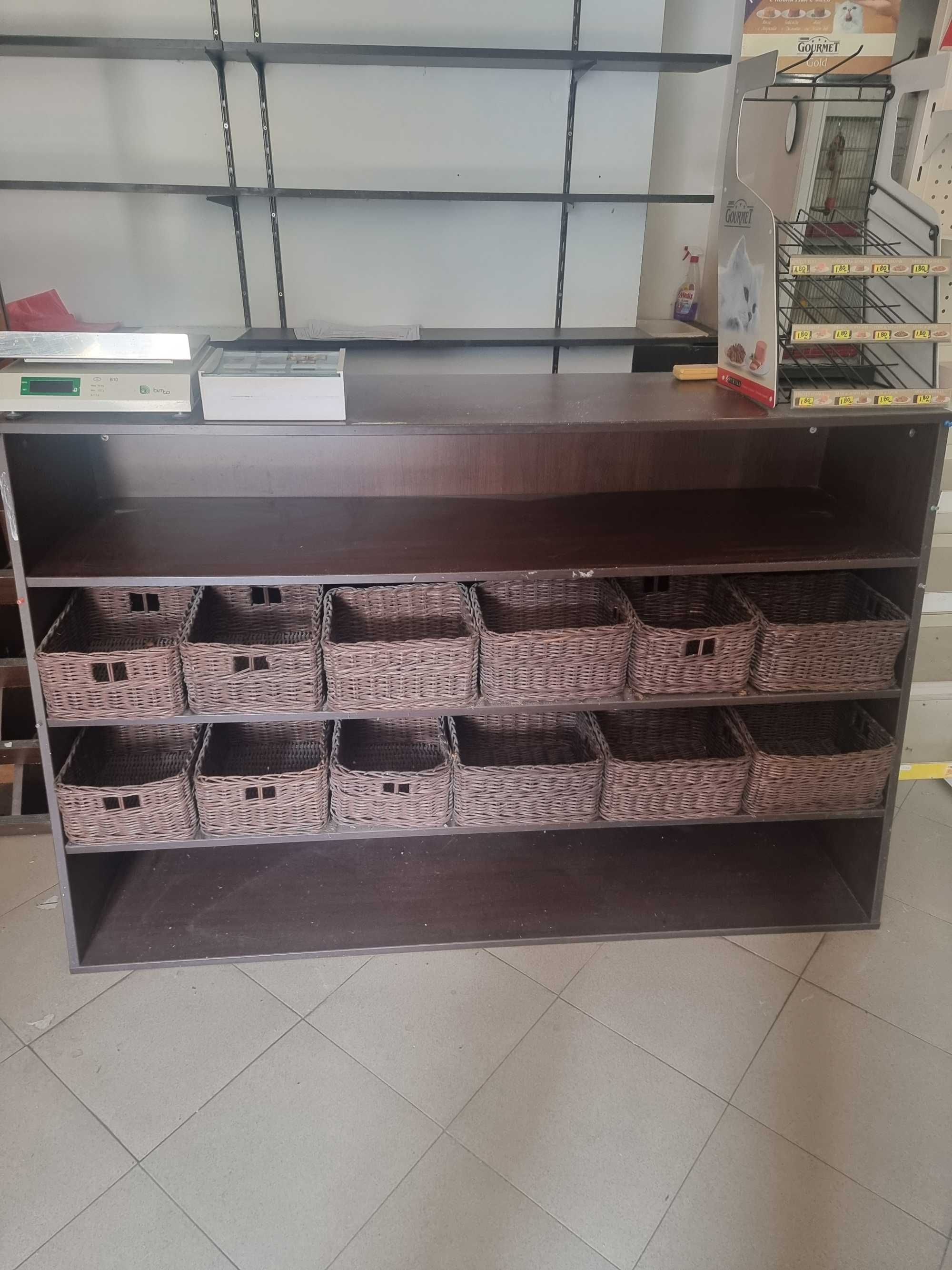 Стелажи за зоомагазин