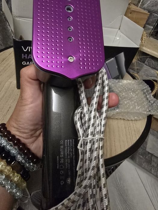 Aparat de calcat cu abur vertical