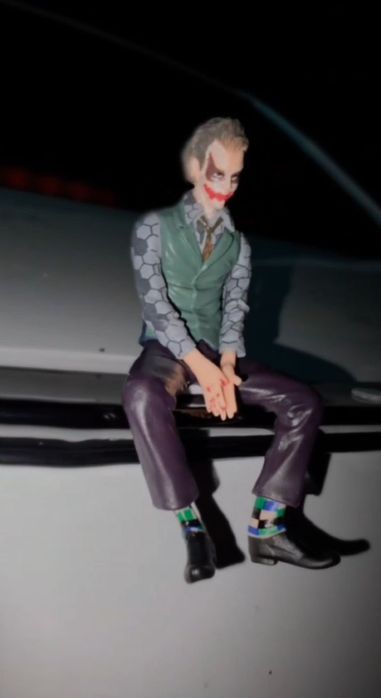 Joker figurasi avtomobil va ofis uchun

 Joker uslubidagi avtomobil de