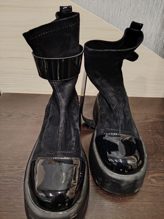 Нови боти от лак и велур 37 номер