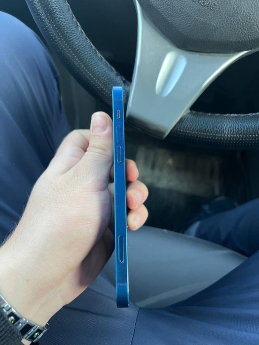 Iphone 12 KH/A 64 gb holati yaxshi ozim ishlatip baraka topganman pul