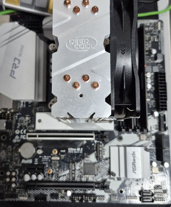 Продам материнку с Комплектующими