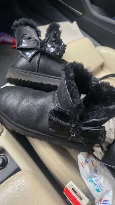 UGG originale negru lucios