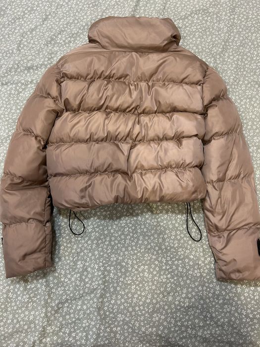 Късо тъмно бежово зимно яке