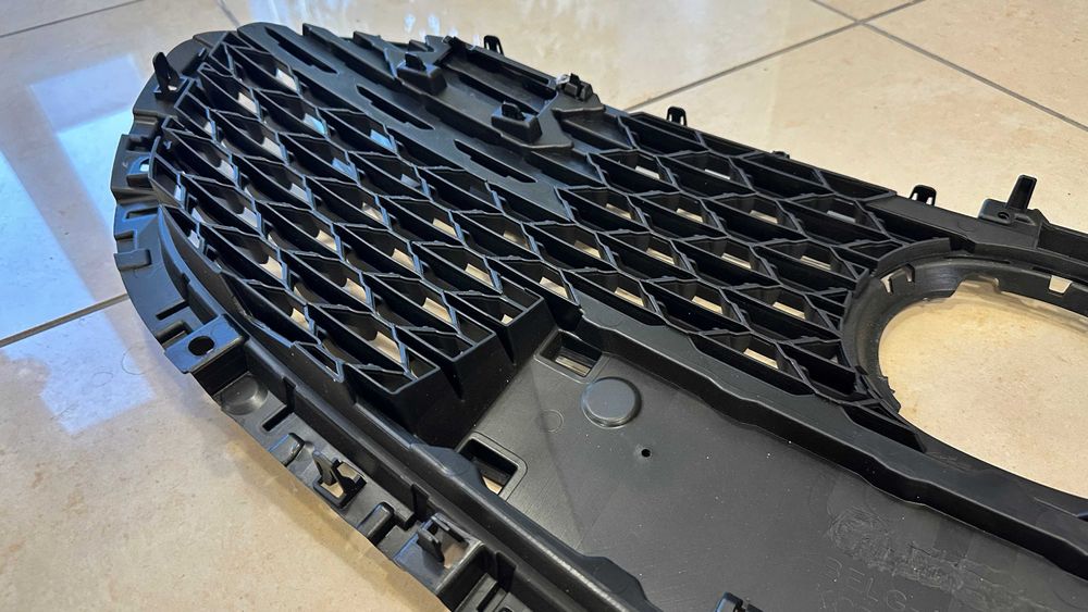 Матирана черна предна решетка за броня за Mazda 3 Sedan 2019-24 OEM