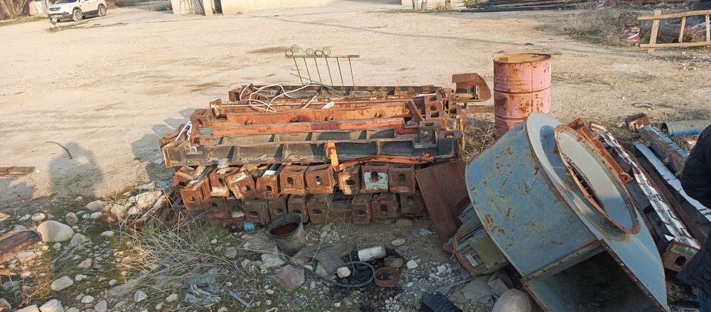 Kanteyner matrallari va listlari sotiladi