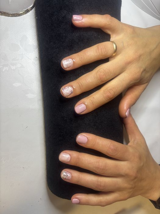 Маникюр на Най-ниски цени.