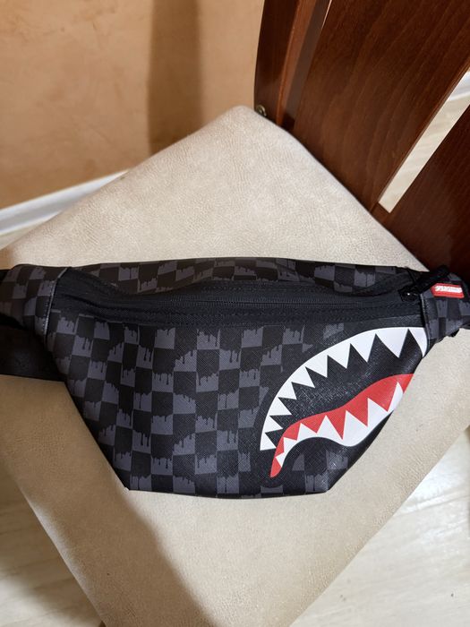 Чанта за кръст Sprayground - Drip Check Shark