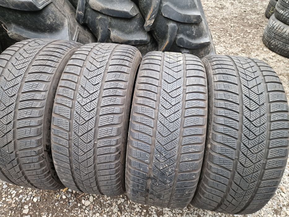 Anvelope 235/45R18 marca Pirelli, M +S, DOT 2022