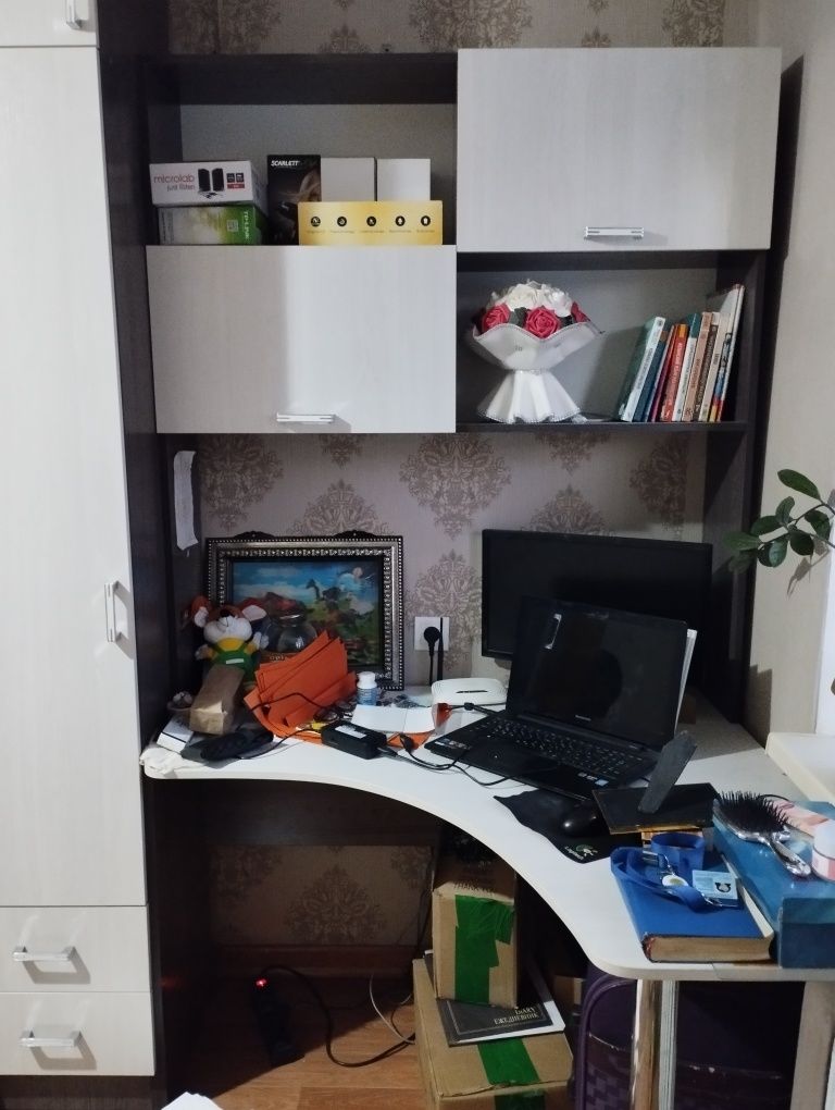 Продается компьютерный стол