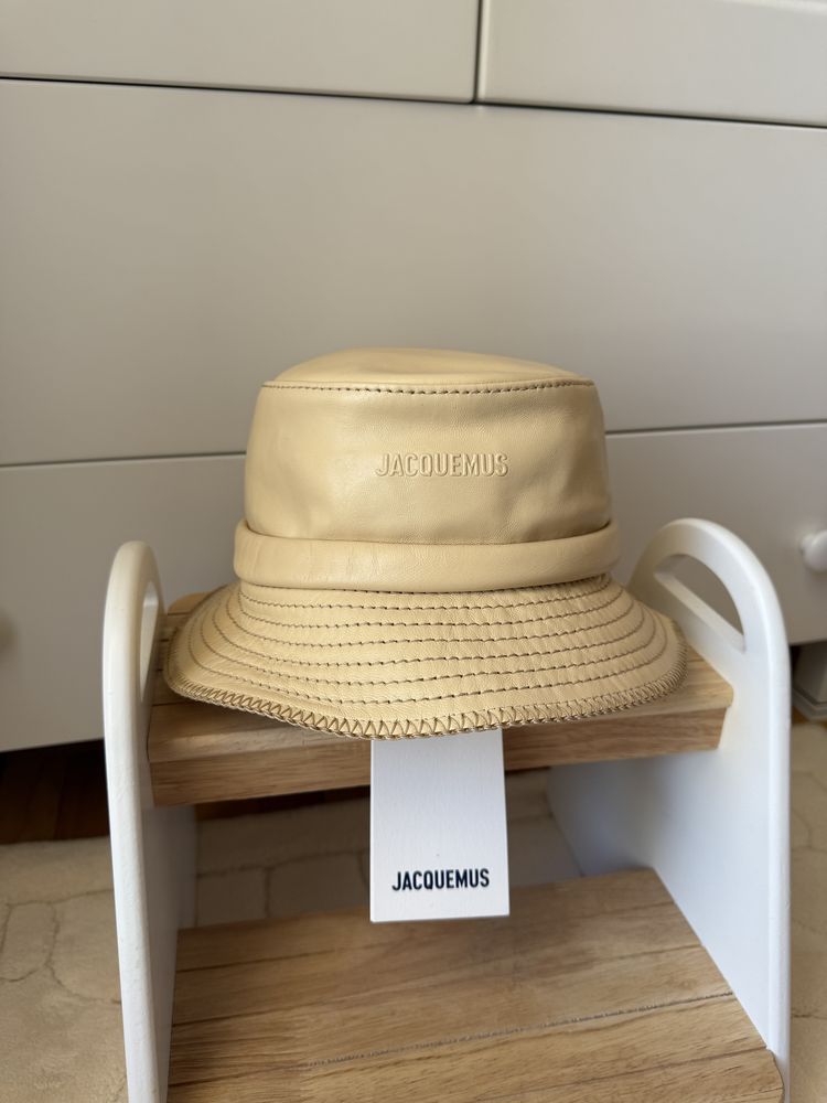 Бежова Шапка JACQUEMUS