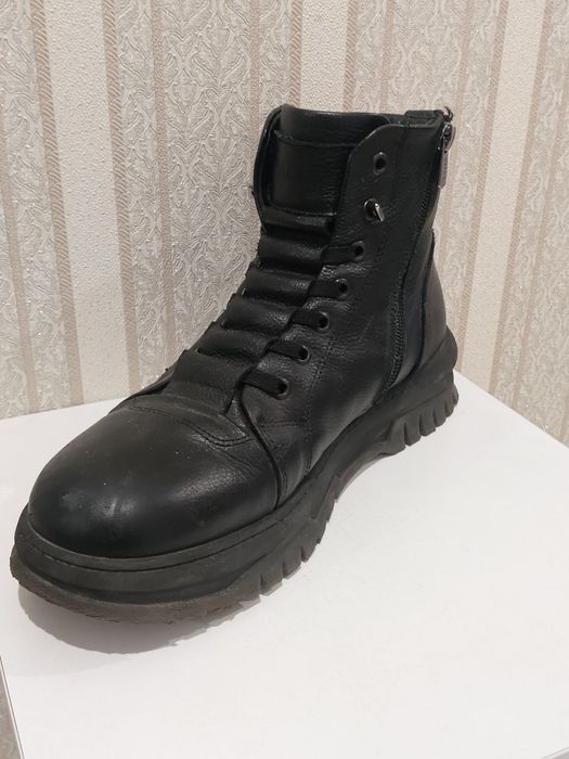 Продам зимние ботинки