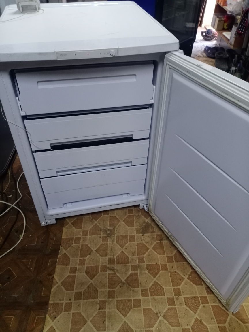 Продам морозилку Бирюса, новая